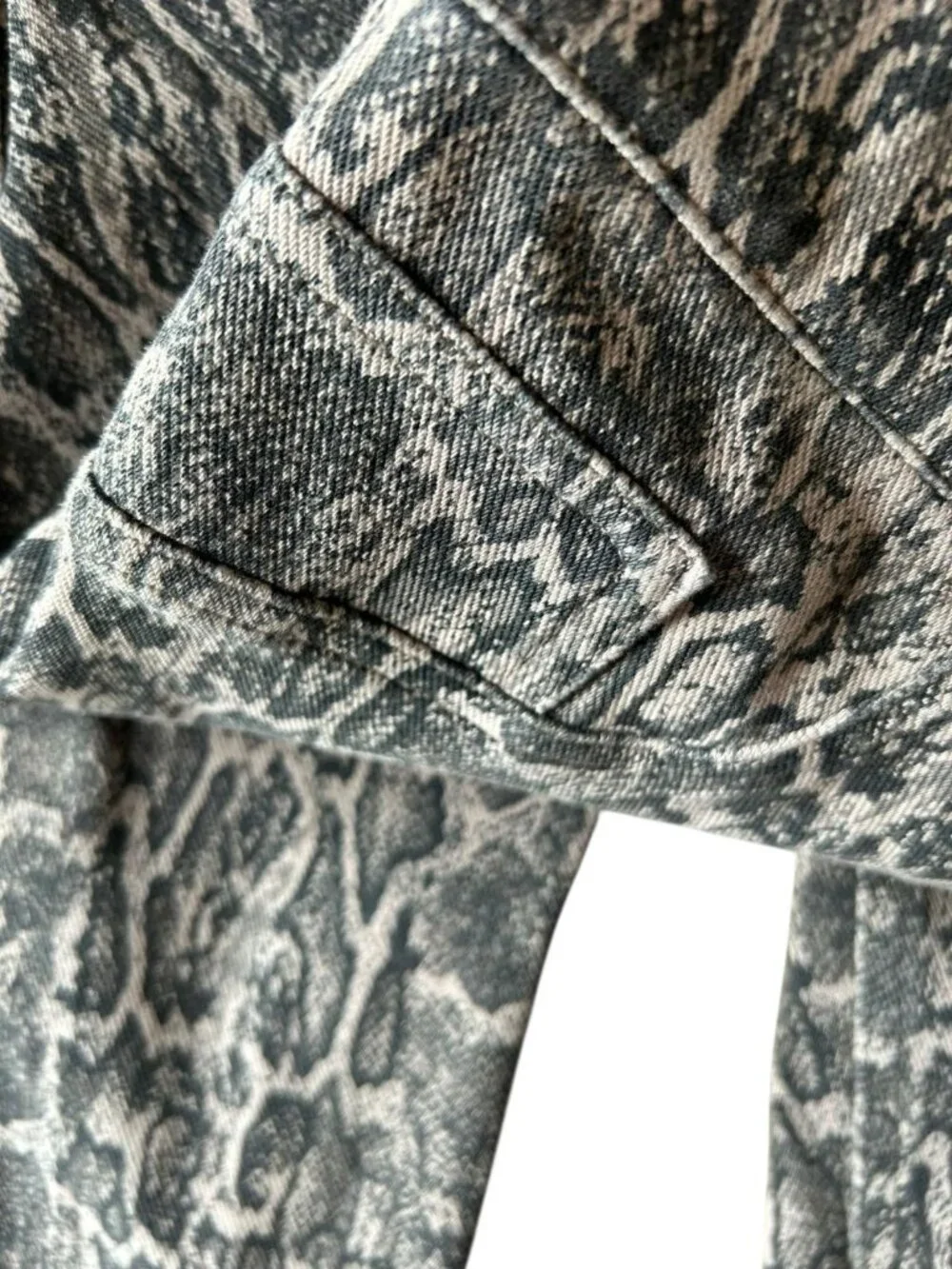 SPANX by Sara Blakely Leggings full length Women's Sz Med Snakeskin Jean-ish